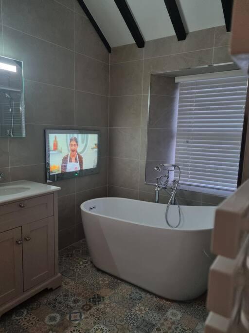 Luxurious Cottage With Hot Tub, Lake District Duddon 外观 照片